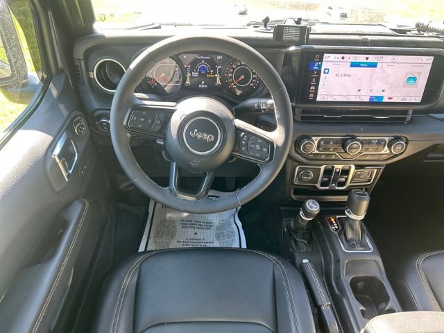 Used 2025 Jeep Gladiator Sport image 13