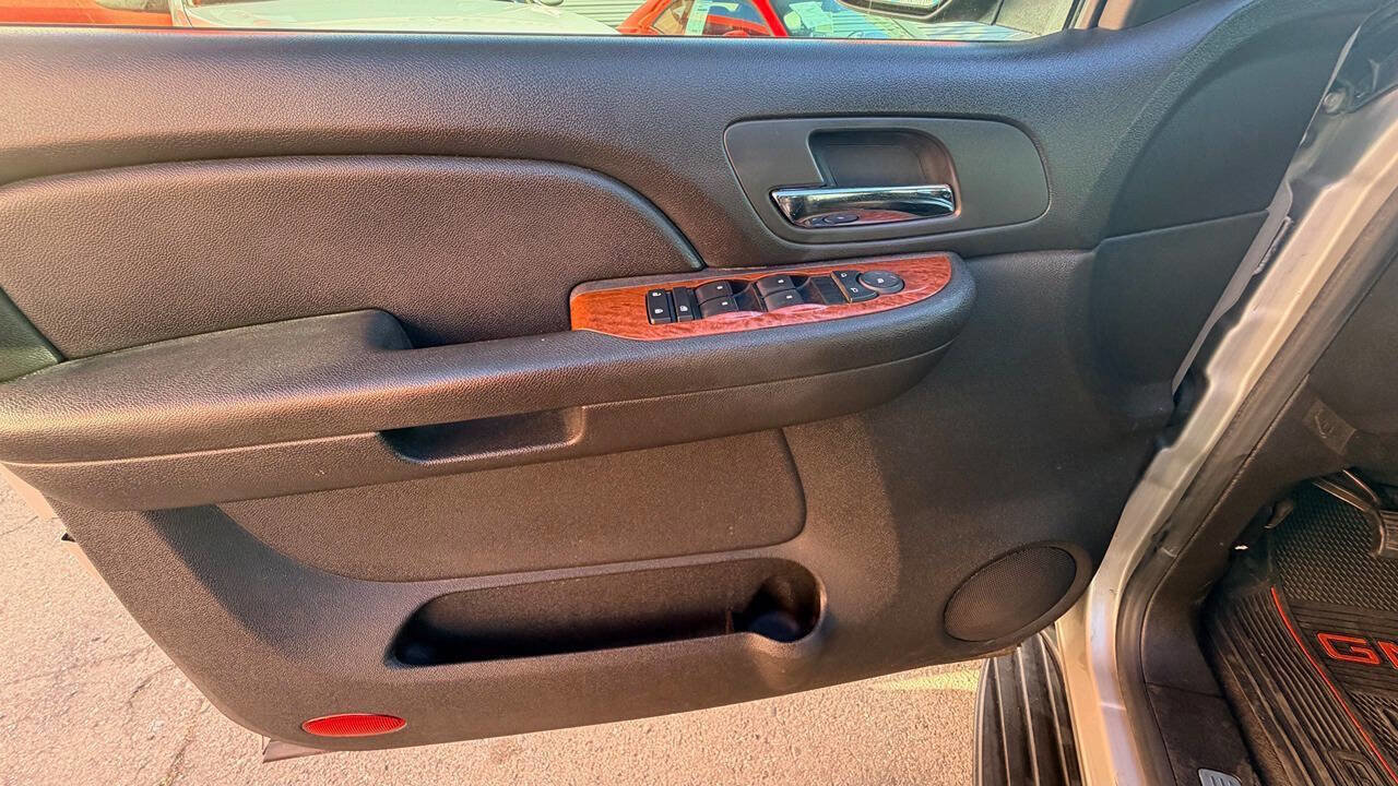 Used 2007 GMC Yukon SLT w/ SLT Preferred Equipment Group image 31