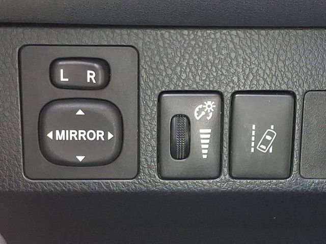 Used 2018 Toyota RAV4 LE image 24