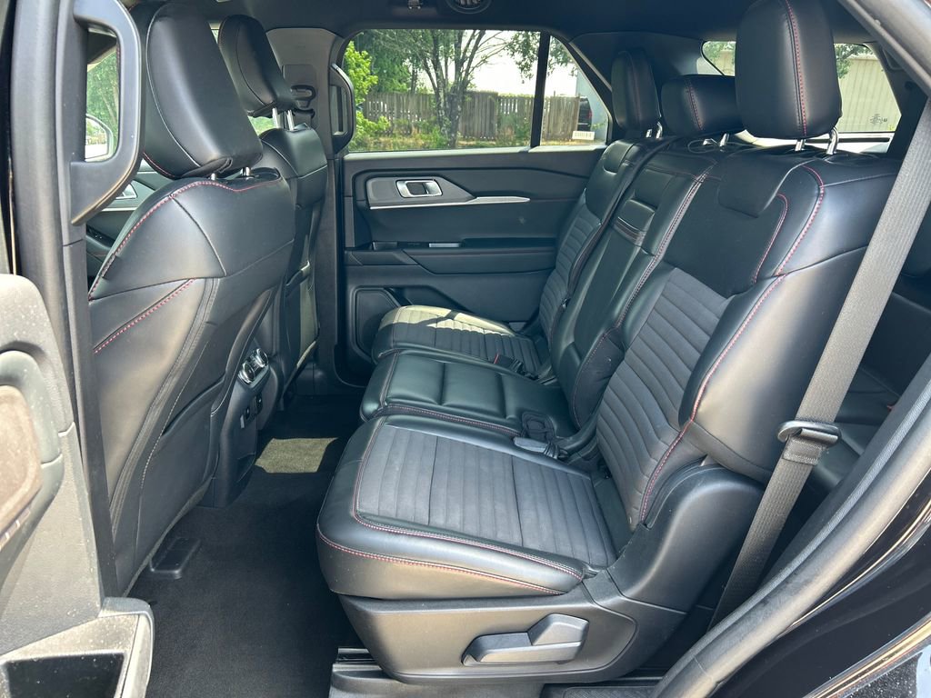 Used 2025 Ford Explorer ST-Line w/ ST-Line Street Pack AWD/4WD image 23