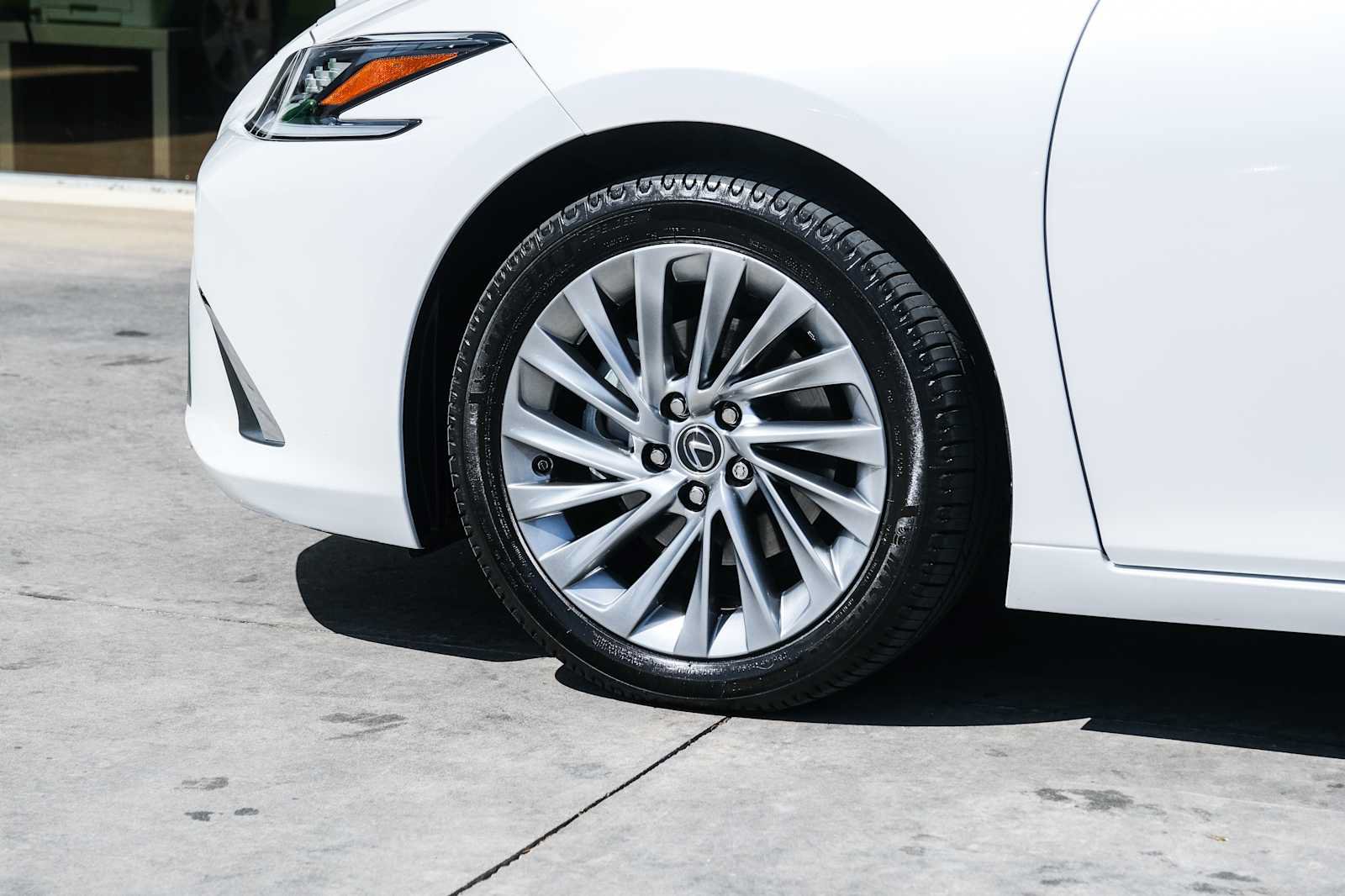 Used 2022 Lexus ES 300h Ultra Luxury w/ Accessory Package 2 FWD image 19