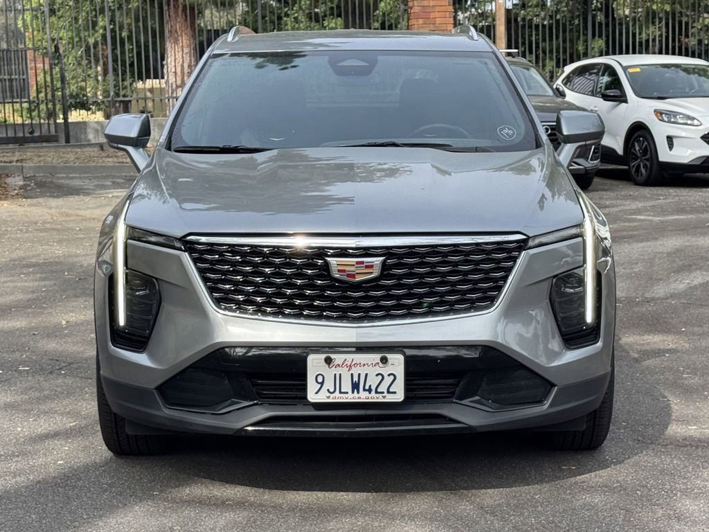 Used 2024 Cadillac XT4 Premium Luxury image 2
