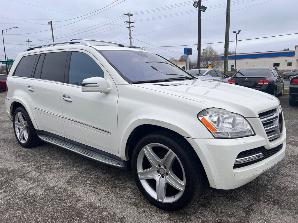 Used 2012 Mercedes-Benz GL 550 4MATIC image 2
