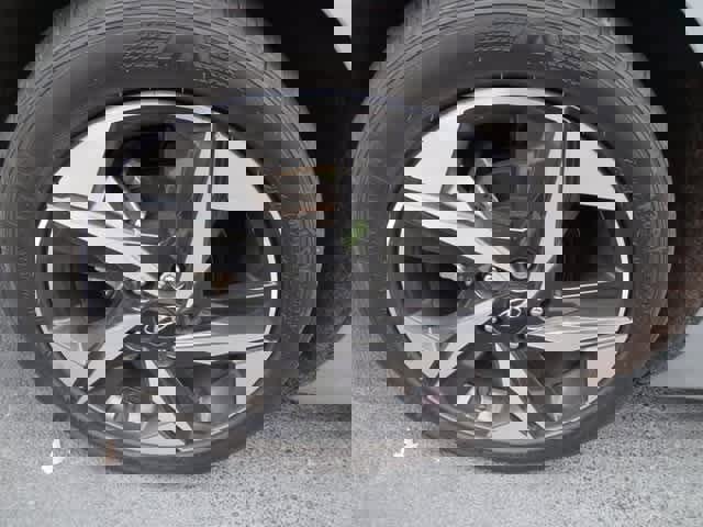 Used 2023 Hyundai Elantra Limited image 23