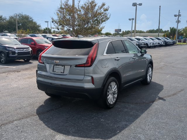 Used 2024 Cadillac XT4 Luxury w/ Cold Weather Package FWD image 6