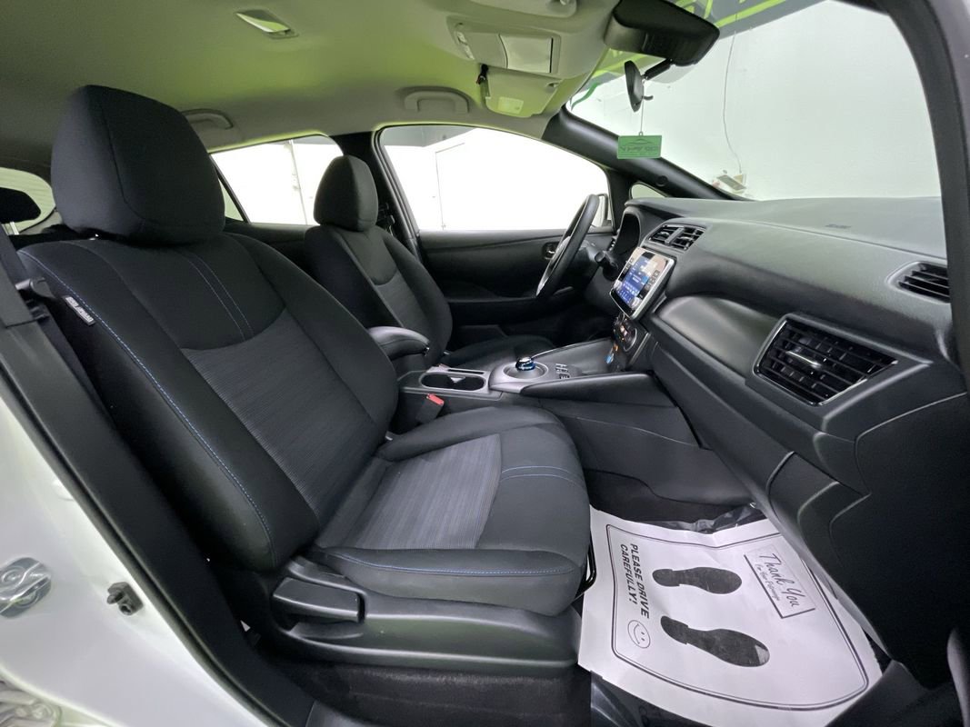 Used 2025 Nissan Leaf S image 28