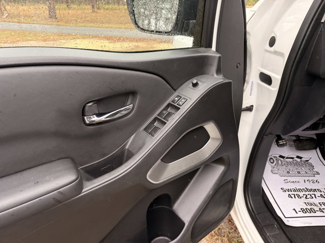 Used 2023 Nissan Frontier SV image 12