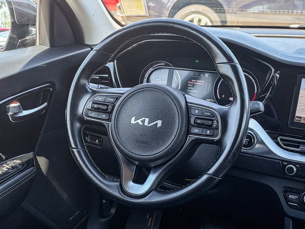Used 2022 Kia Niro EX image 19