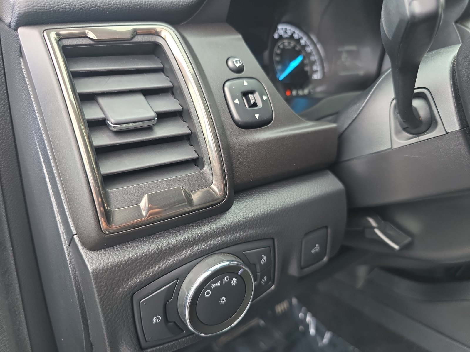 Used 2022 Ford Ranger Lariat w/ Tremor Off-Road Package AWD/4WD image 32