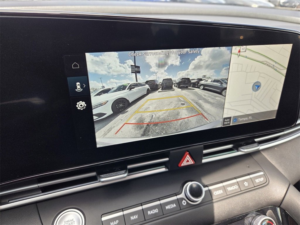 Used 2025 Hyundai Elantra SEL image 32