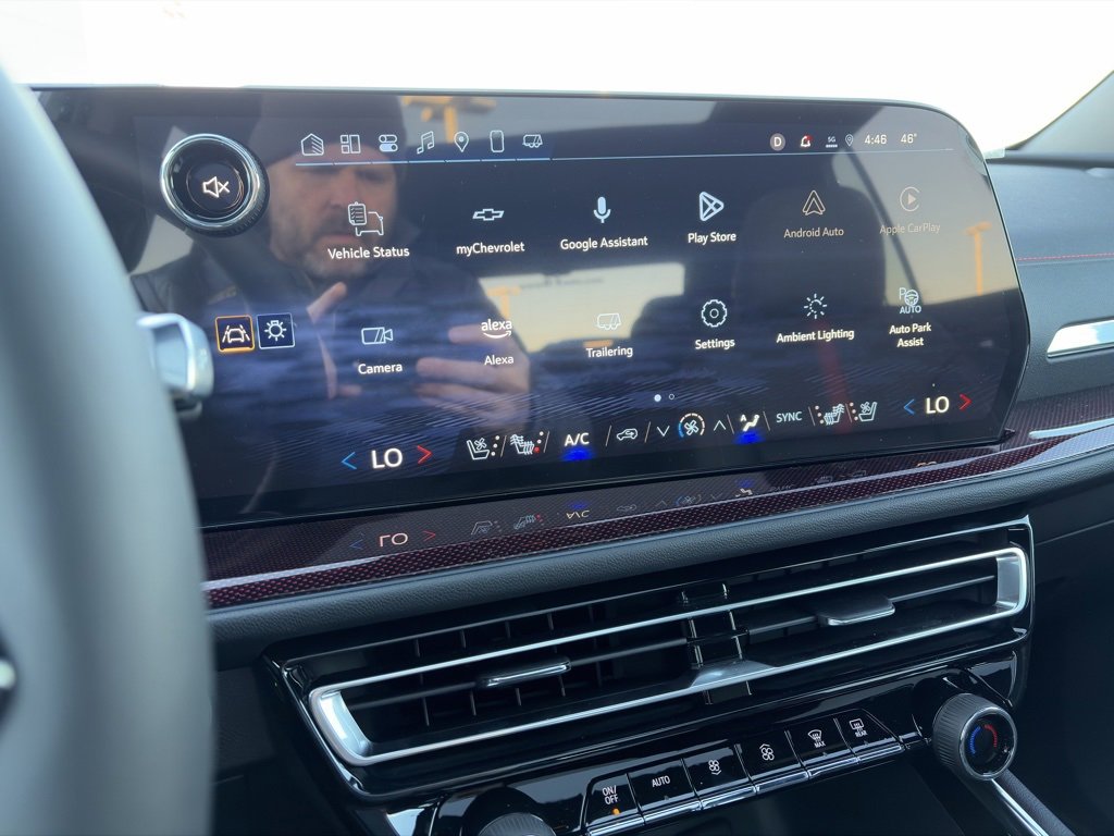 Used 2025 Chevrolet Traverse RS image 25