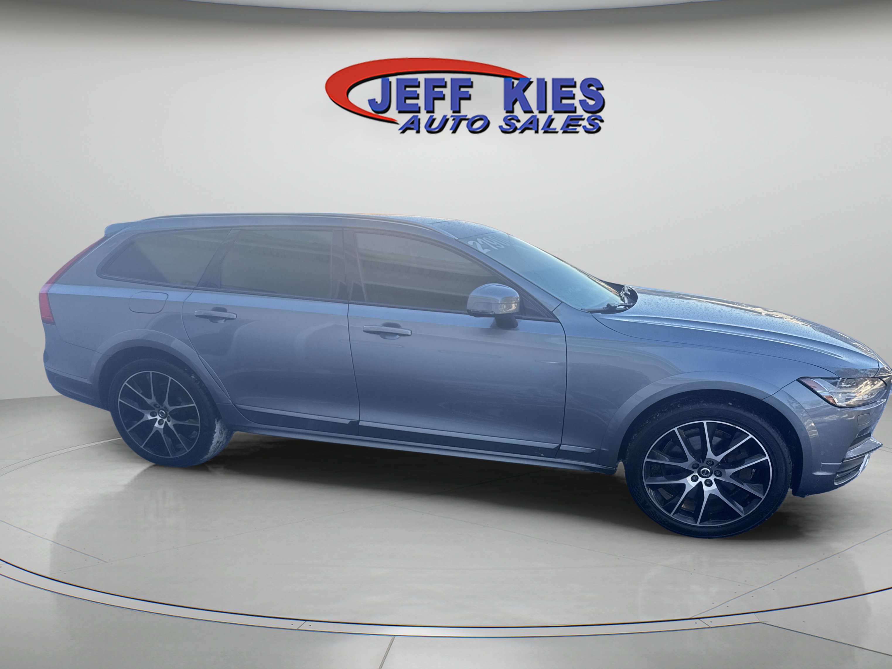 Used 2020 Volvo V90 T6 Cross Country image 4