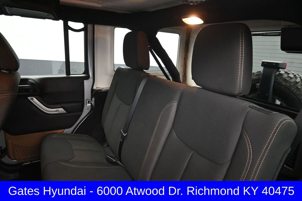 Used 2015 Jeep Wrangler Unlimited Rubicon w/ Max Tow Package AWD/4WD image 17