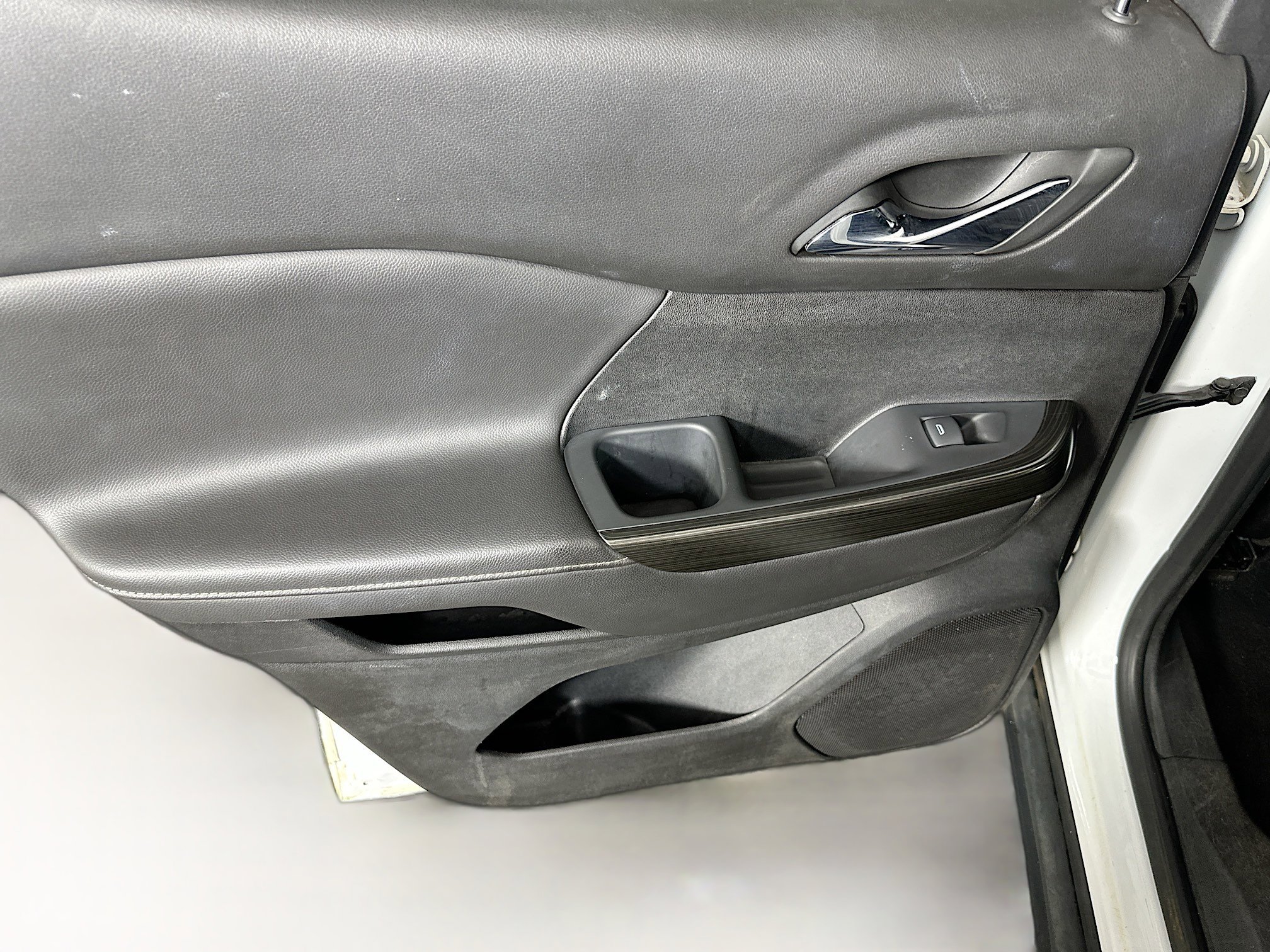 Used 2023 GMC Acadia SLT image 25