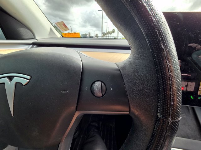 Used 2013 Toyota Corolla L FWD image 16