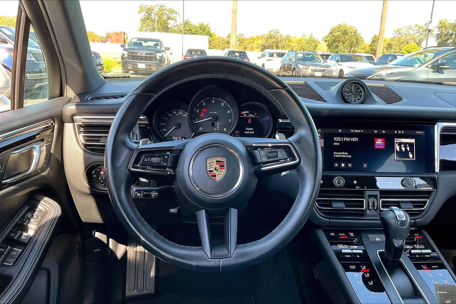 Used 2023 Porsche Macan image 8