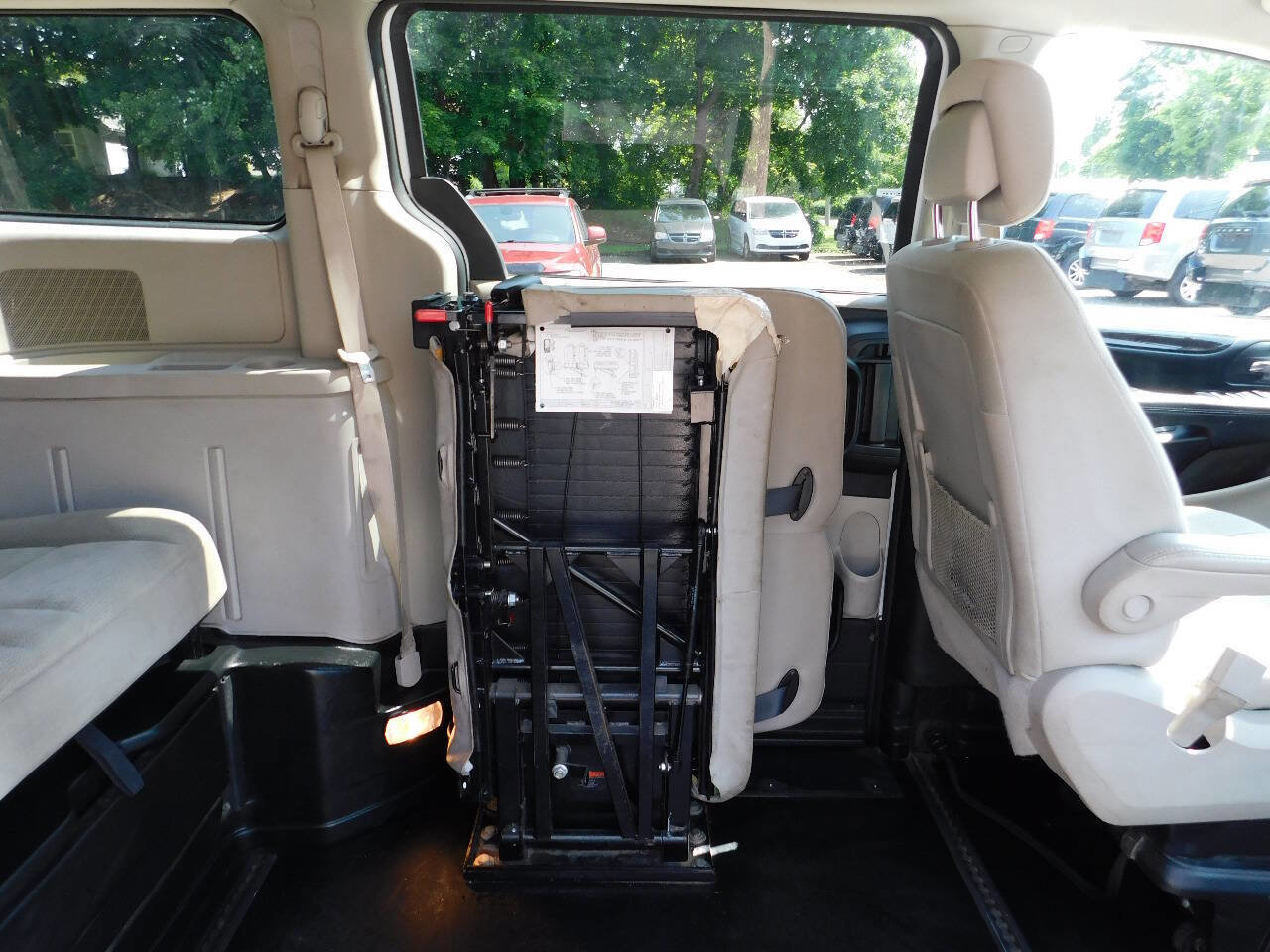 Used 2019 Dodge Grand Caravan SE image 7