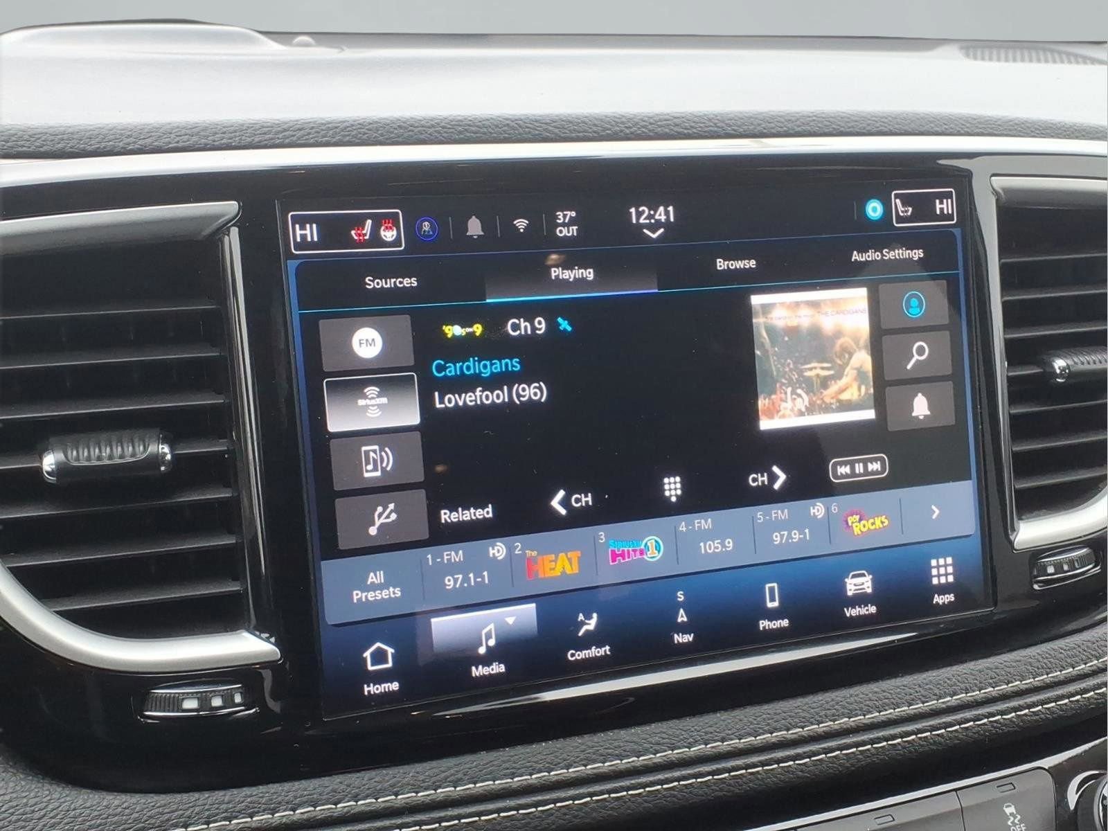 Used 2024 Chrysler Pacifica Select image 6