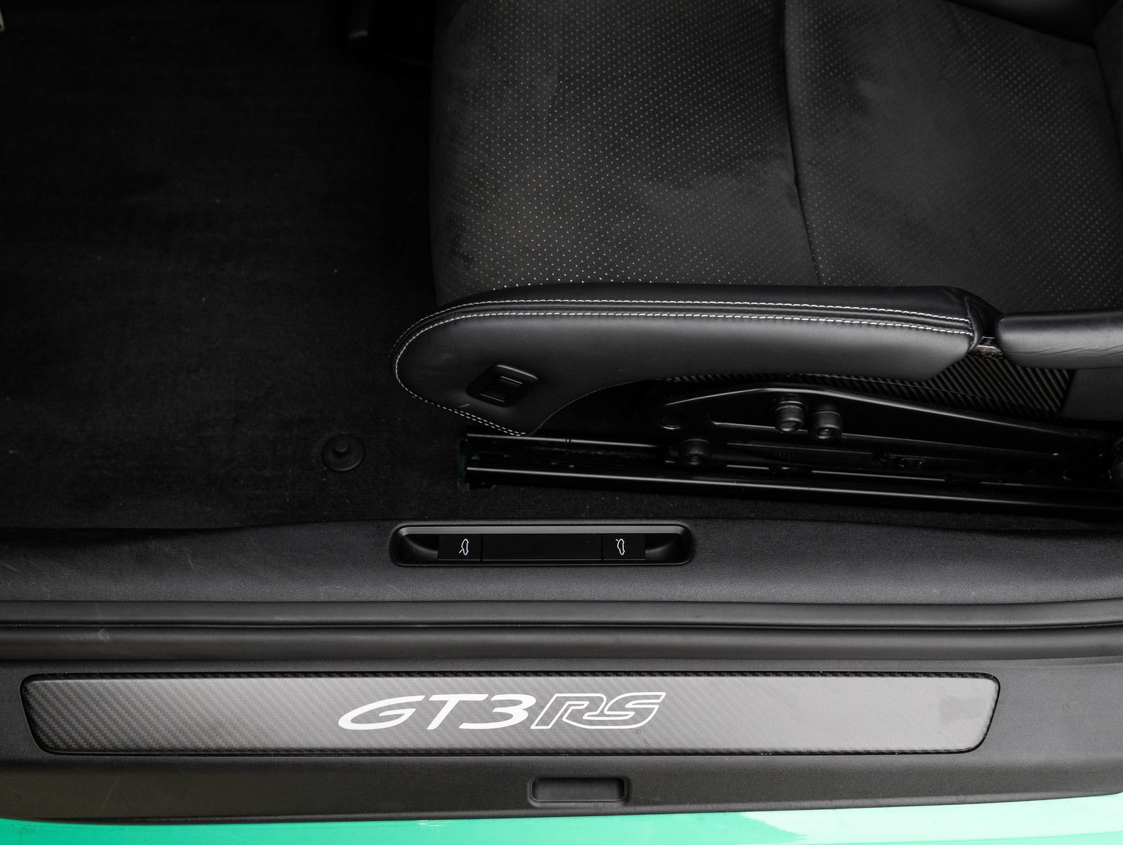Certified 2025 Porsche 911 GT3 RS w/ Weissach Package RWD image 21