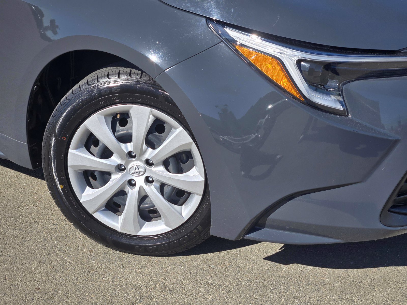 Used 2023 Toyota Corolla LE w/ Carpet Mat Package (TMS) FWD image 9