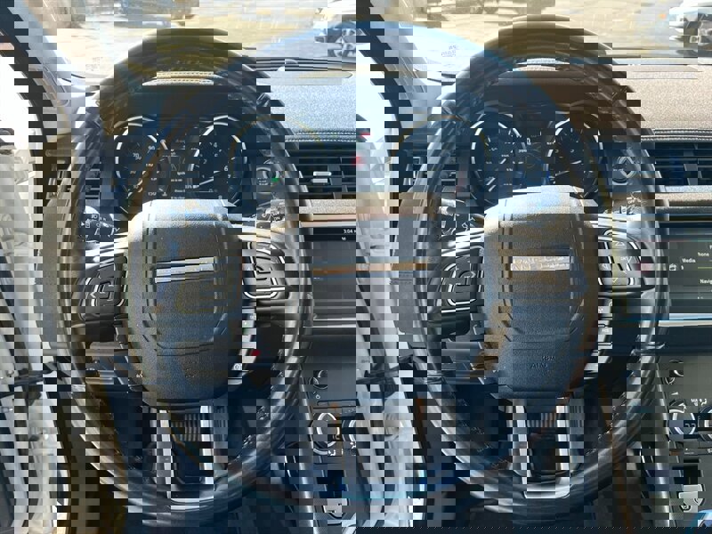 Used 2018 Land Rover Range Rover Evoque SE image 25