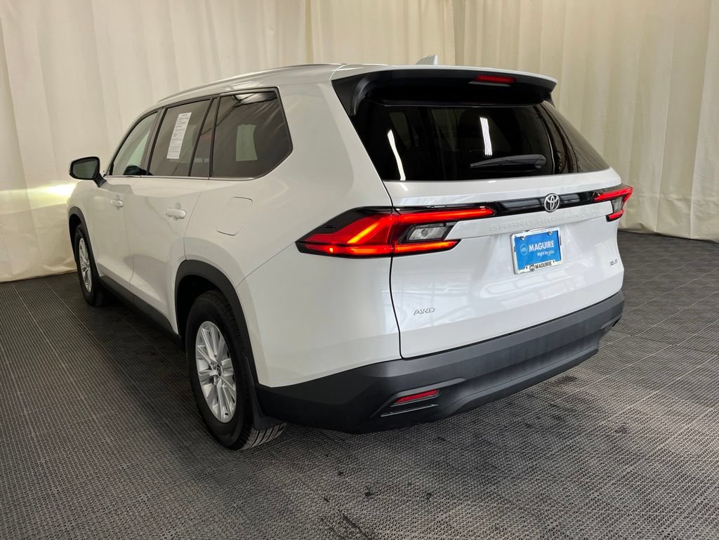 Used 2024 Toyota Grand Highlander AWD image 29