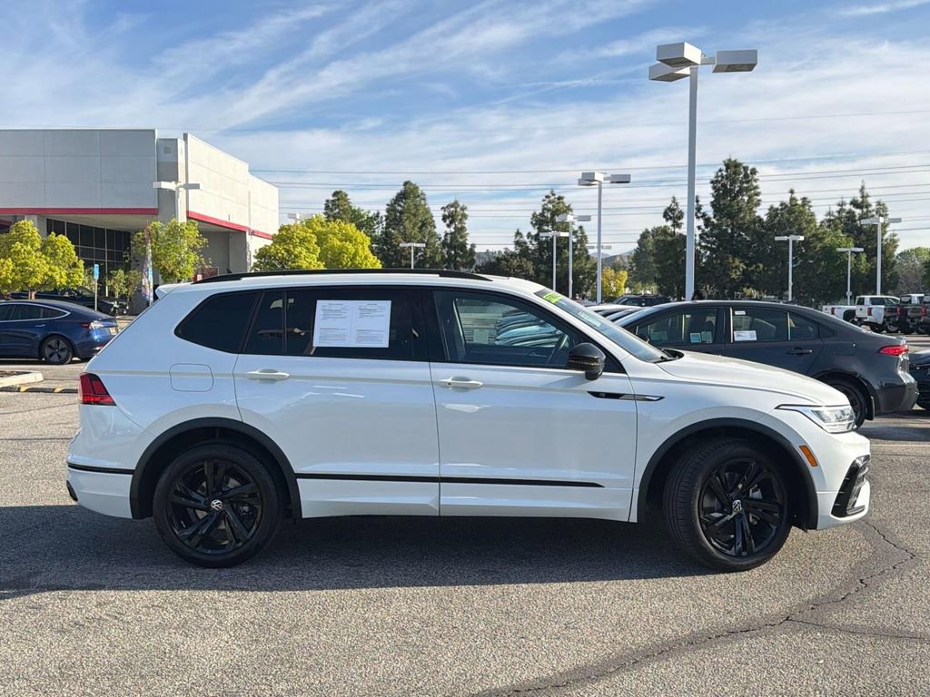 Used 2023 Volkswagen Tiguan SE R-Line image 3