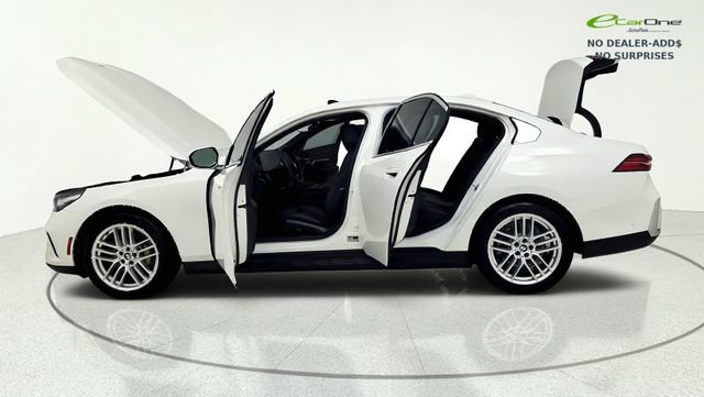 Used 2024 BMW 530i w/ Premium Package RWD image 15