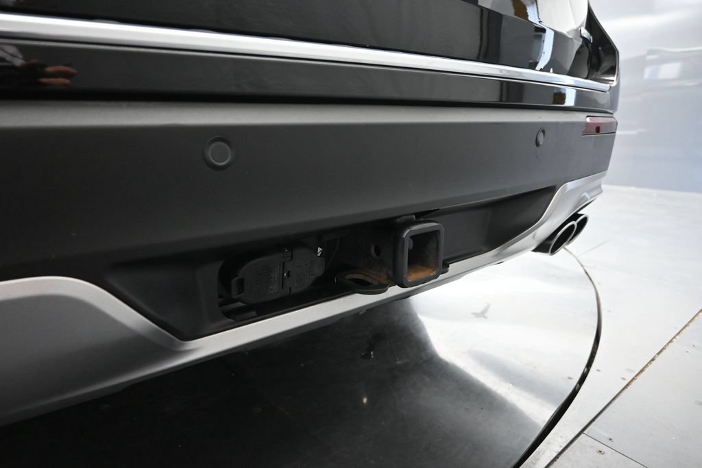 Used 2020 Ford Explorer Platinum AWD/4WD image 2