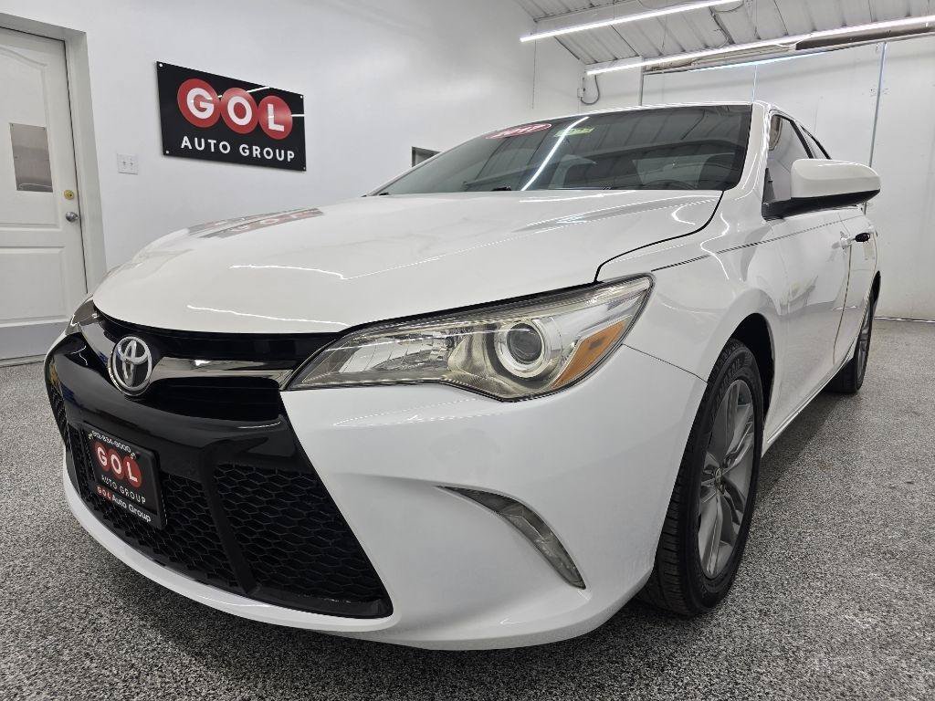 Used 2017 Toyota Camry SE w/ Moonroof Package FWD image 8