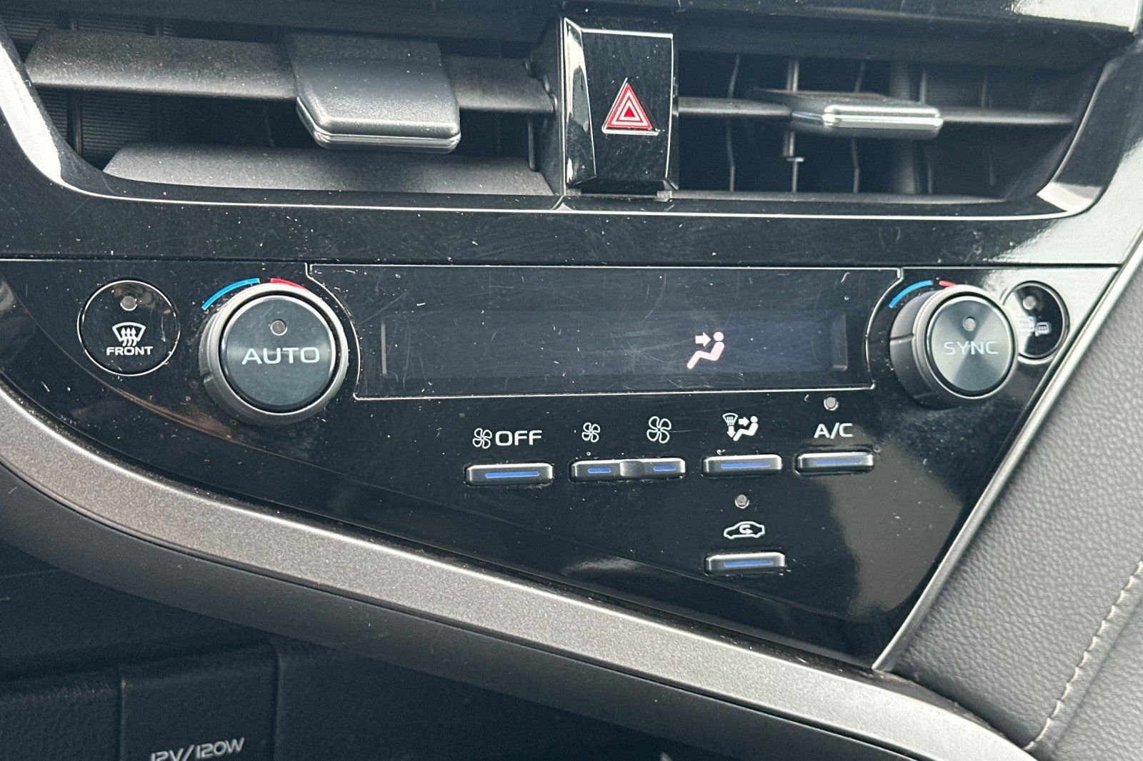 Used 2024 Toyota Camry SE image 27