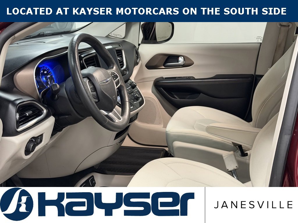 Used 2017 Chrysler Pacifica Touring image 25