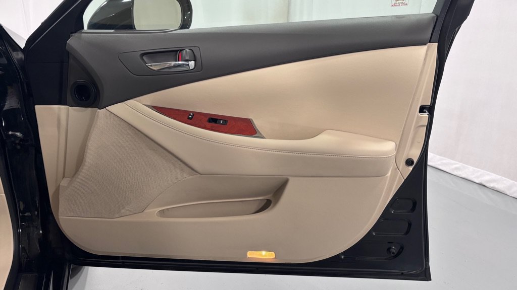 Used 2010 Lexus ES 350 w/ Preferred Accessory Package FWD image 21