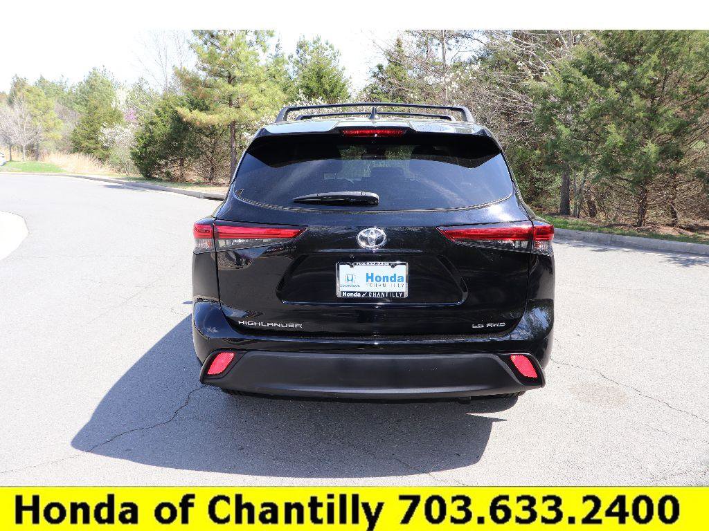 Used 2022 Toyota Highlander LE AWD/4WD image 6