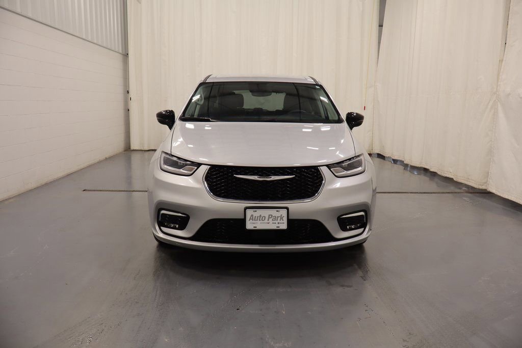 Certified 2024 Chrysler Pacifica Touring-L image 4