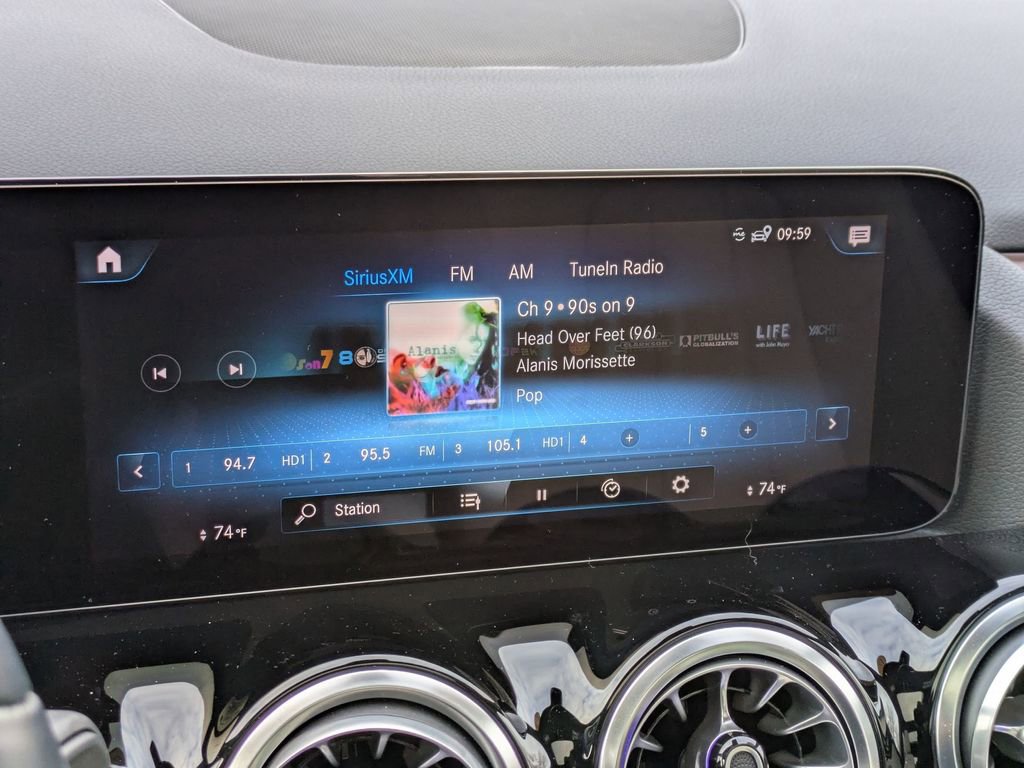 Used 2023 Mercedes-Benz GLA 250 4MATIC image 23