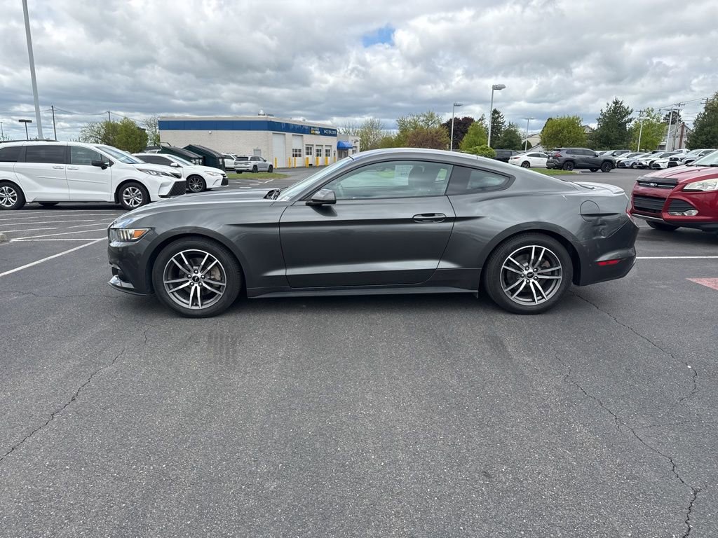 Used 2016 Ford Mustang Coupe RWD image 2