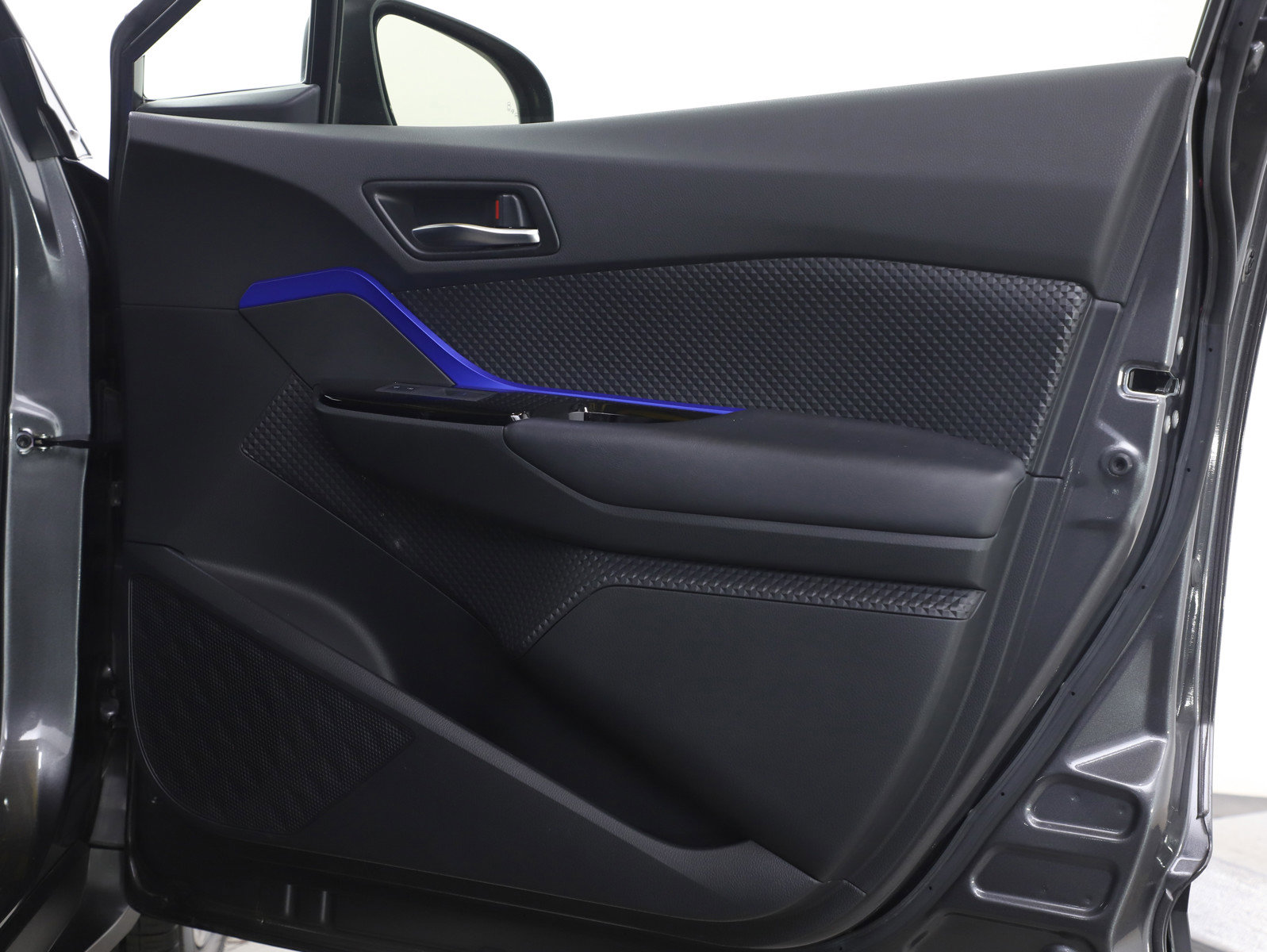 Used 2021 Toyota C-HR XLE FWD image 11