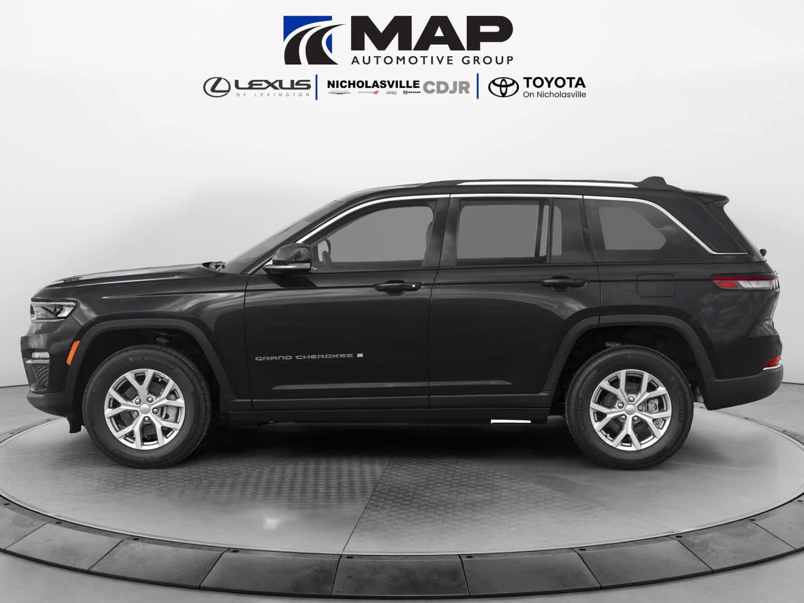 Used 2023 Jeep Grand Cherokee Altitude RWD image 3