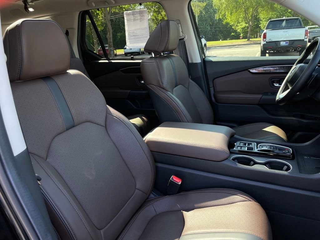 Used 2025 Honda Pilot Elite image 35