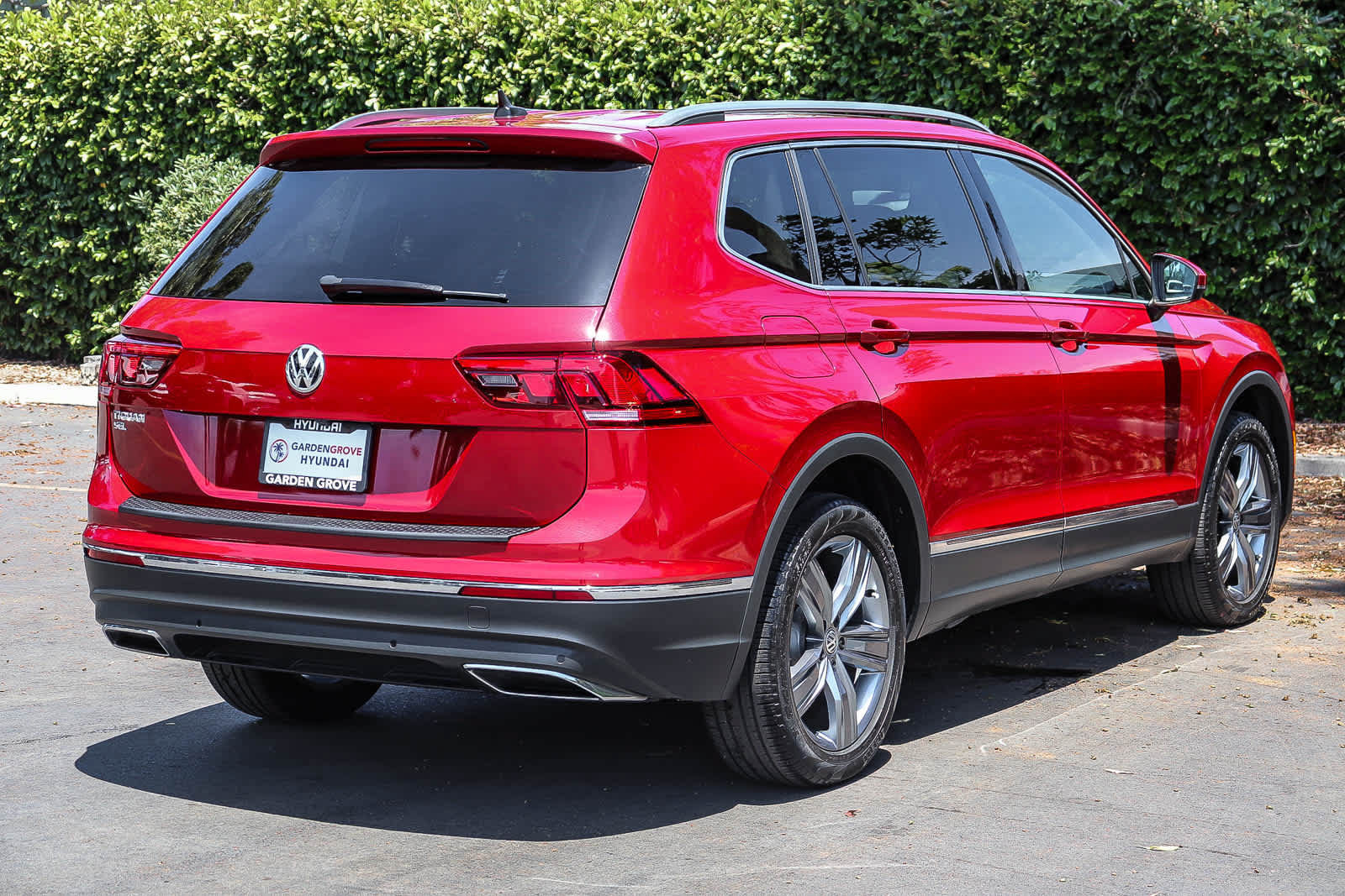 Used 2020 Volkswagen Tiguan SEL FWD image 6