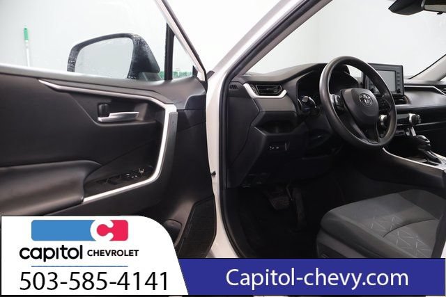 Used 2020 Toyota RAV4 XLE w/ Carpet Mat Package AWD/4WD image 9