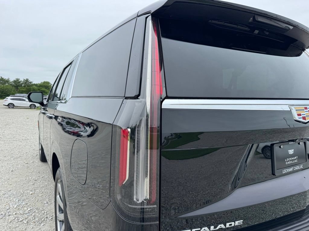 Certified 2024 Cadillac Escalade ESV Premium Luxury Platinum AWD/4WD image 12