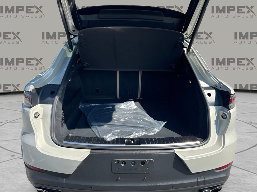 Used 2022 Porsche Cayenne Coupe AWD/4WD image 30