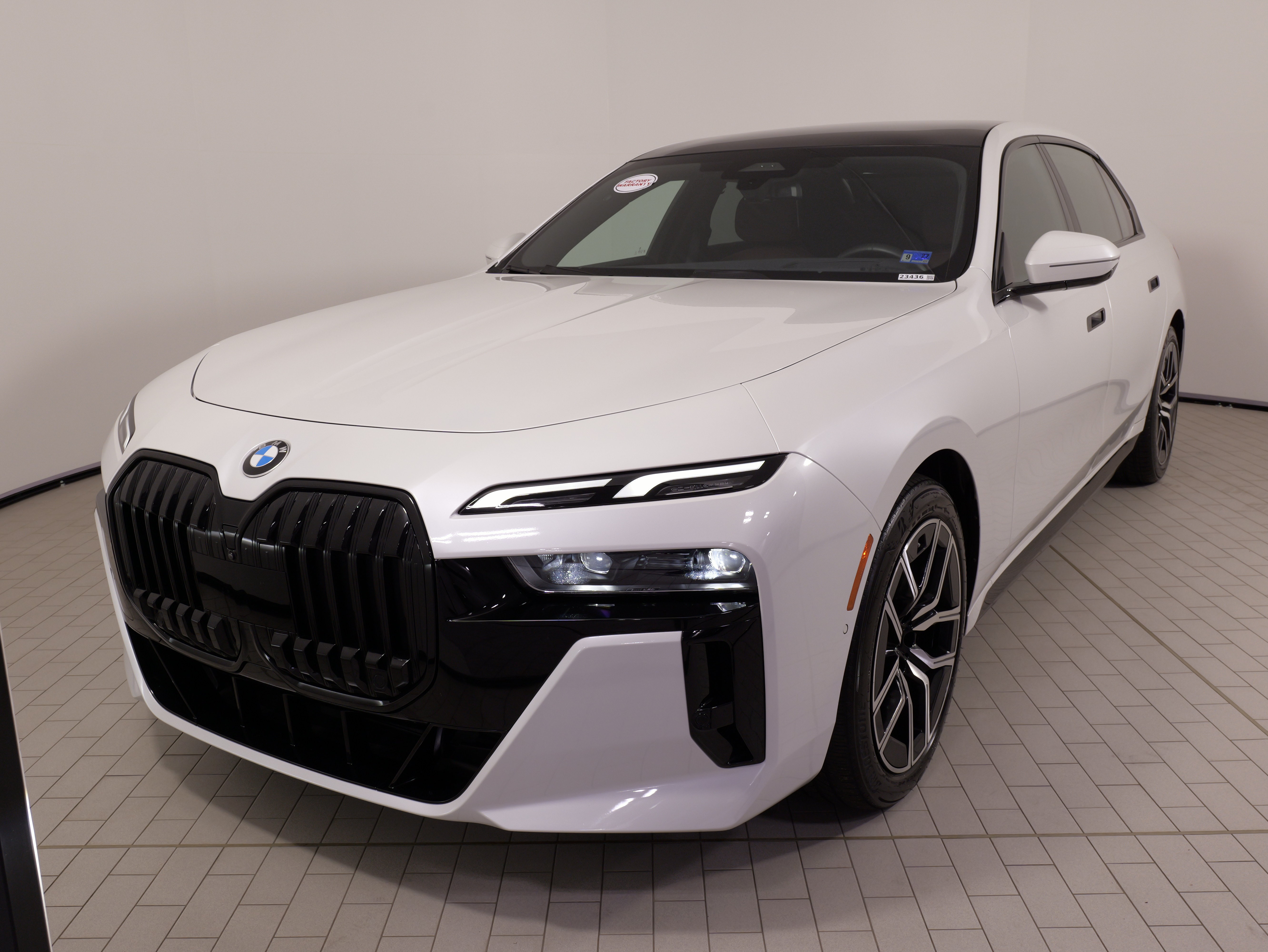 Used 2024 BMW 740i xDrive w/ Premium Package AWD/4WD image 4
