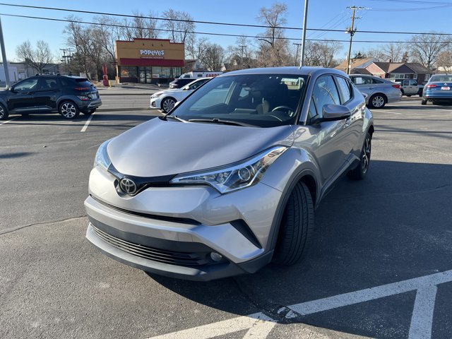 Used 2018 Toyota C-HR XLE video 2