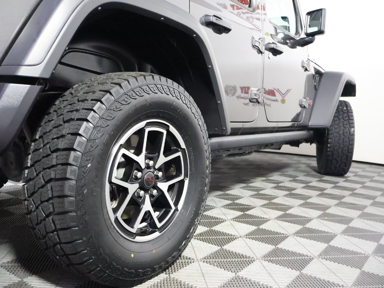 Used 2025 Jeep Wrangler Unlimited Rubicon AWD/4WD image 9