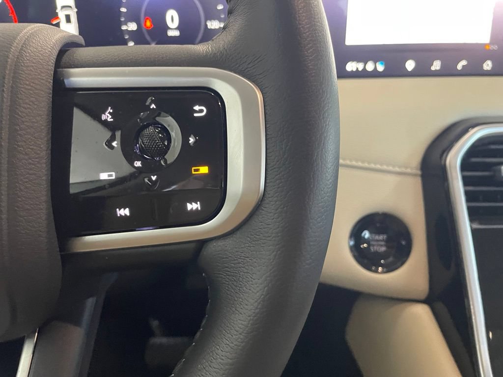 Certified 2025 Nissan Armada Platinum RWD image 15