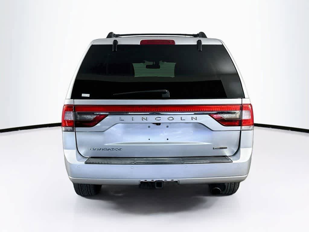 Used 2016 Lincoln Navigator Select RWD image 5