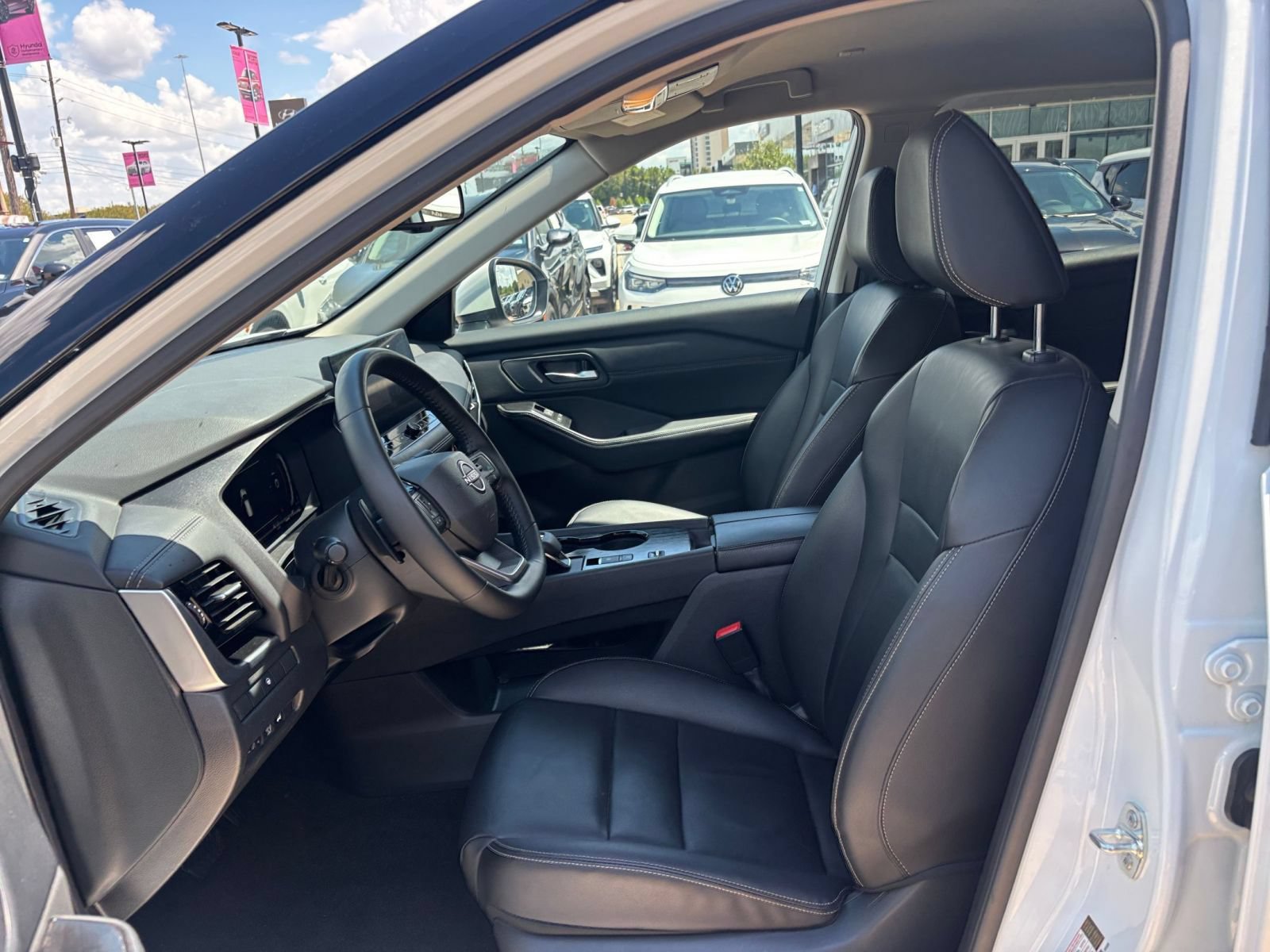 Used 2026 Nissan Rogue SL FWD image 29